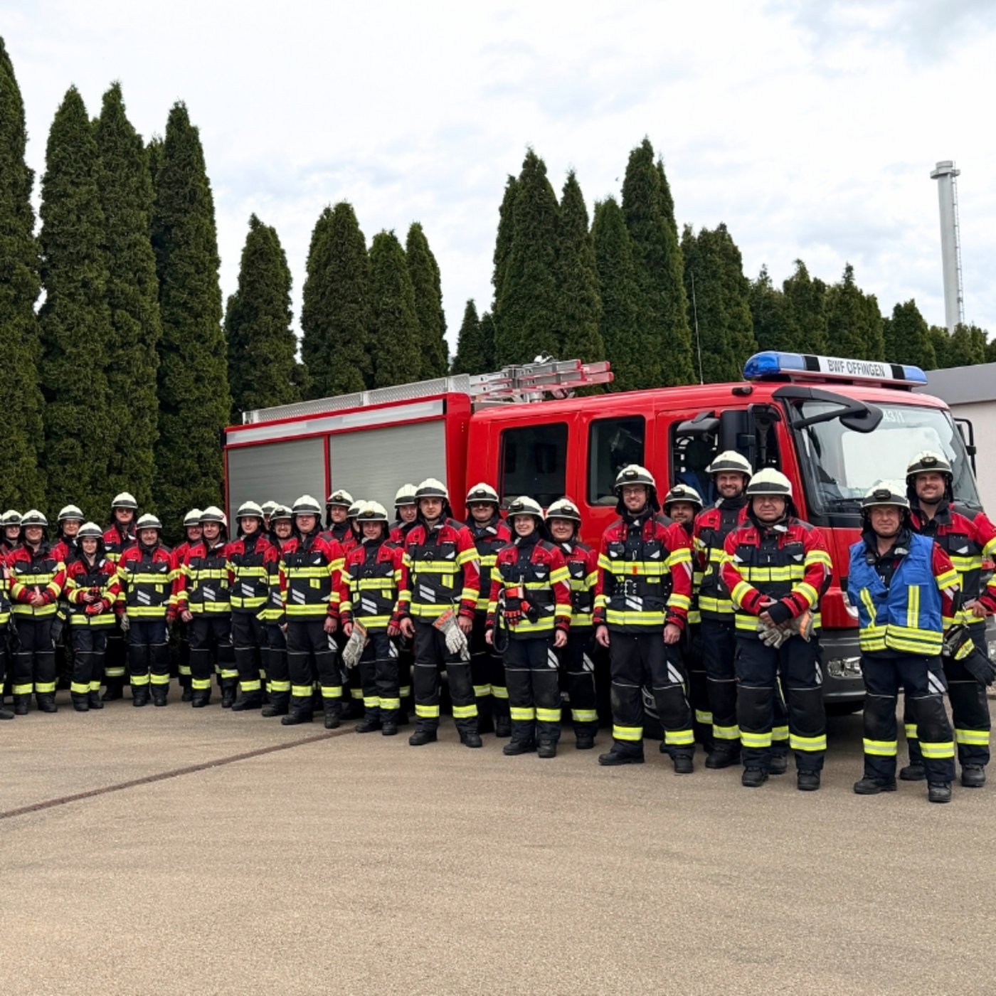 Group photo of the BWF Group’s company fire brigade in front of the fire engine